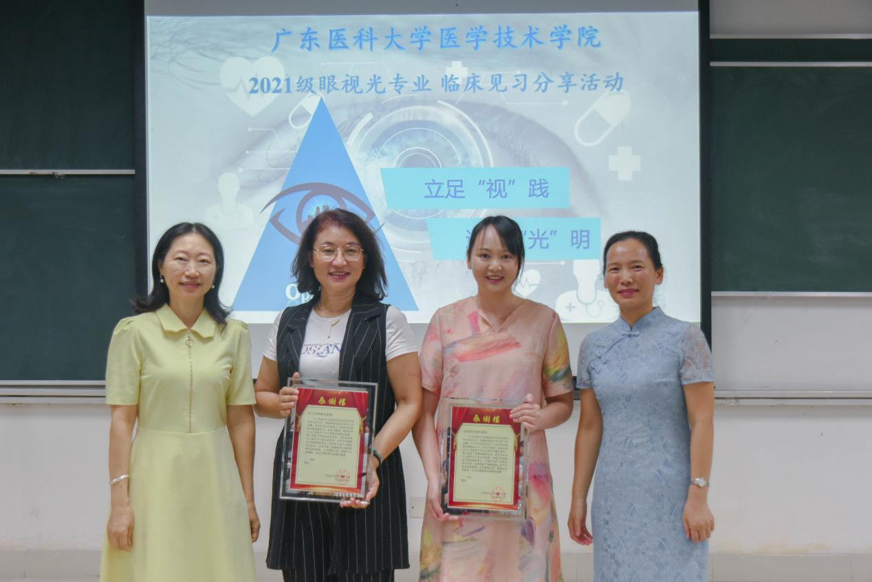 图6 刘卫红书记和阮杰副经理给带教老师及医院颁发感谢信